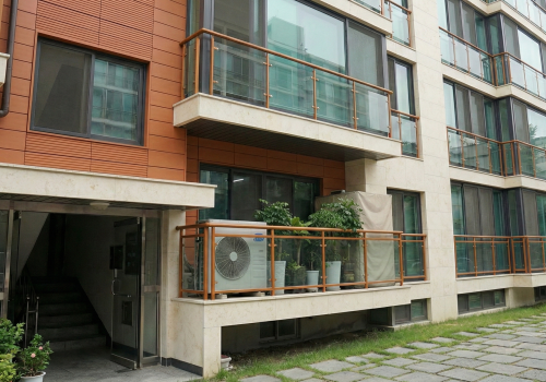 Ai-je le droit d’installer une climatisation sur ma façade ou mon balcon